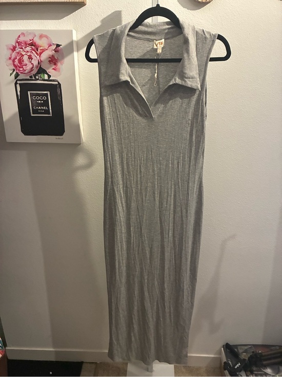 Dresses & Skirts - Sleeveless Gray Collared Maxi Dress